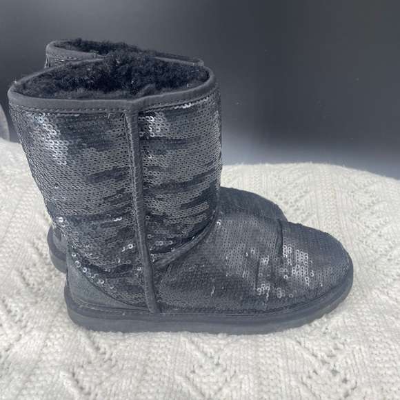 3/$30 UGG Women’s 6 Black Sequin Sheepskin Lined Boots Party Sparkle Diva Comfy - Picture 2 of 7